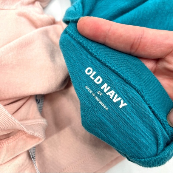 OLD NAVY Pair of Long Sleeve Crewneck Casual T-Shirts Size 5T - Picture 11 of 12